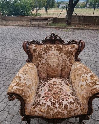 Poltrona barocca con tavolino