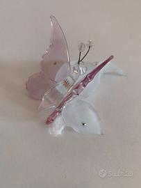 Decorazione in vetro farfalla su foglie