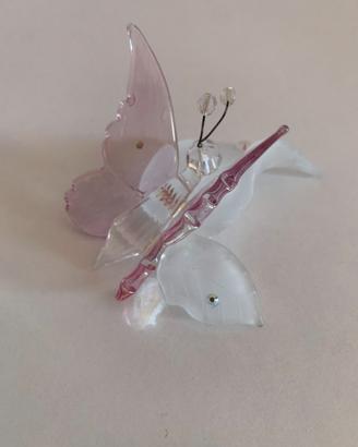 Decorazione in vetro farfalla su foglie