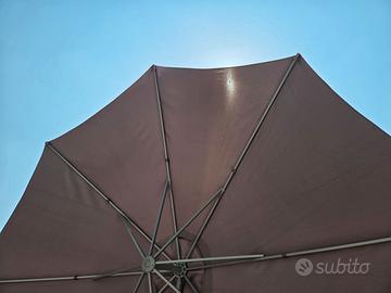 Ombrellone di circa 3.5 metri di diametro