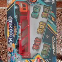 Camion trasporto macchine con macchinine