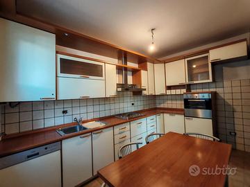 Cucina componibile angolare in laminato