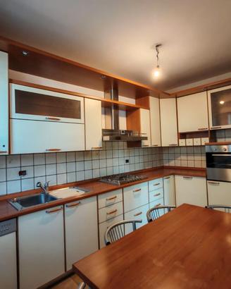Cucina componibile angolare in laminato