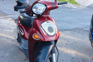 Kymco 50 people