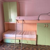 Camendetta doppia con letto a castello e armadio