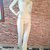 Manichini esposizione abbigliamento