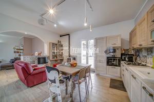 Villa indipendente libera su quattro lati con giar