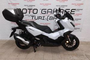 Honda adv 350 del 2024 con soli 1700 km