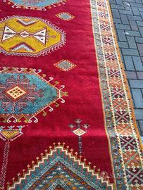 Tappeto orientale artigianale con motivi geometric