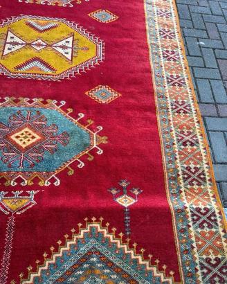 Tappeto orientale artigianale con motivi geometric