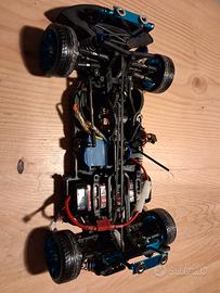 Auto radiocomandata completa di radiocomandata.