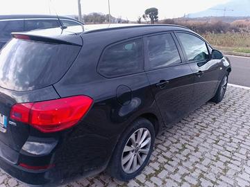 Opel Astra j station wagon