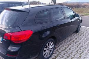 Opel Astra j station wagon