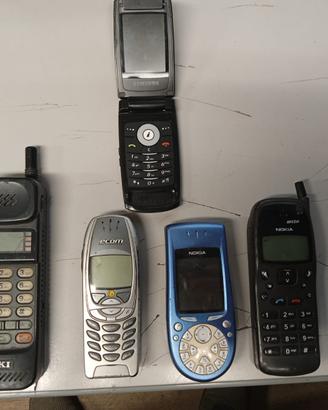 5 TELEFONI CELLULARI VINTAGE