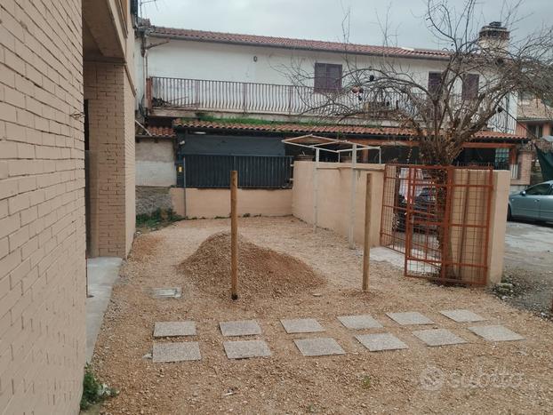 Via trevi rif 851 con giardino