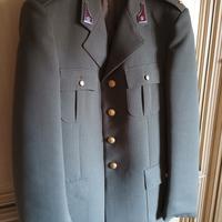 giacca e pantaloni militari