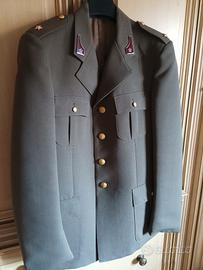 giacca e pantaloni militari