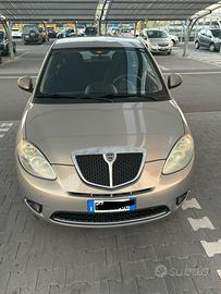 Lancia ypsilon 2011