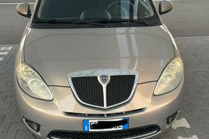 Lancia ypsilon 2011