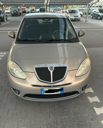 Lancia ypsilon 2011