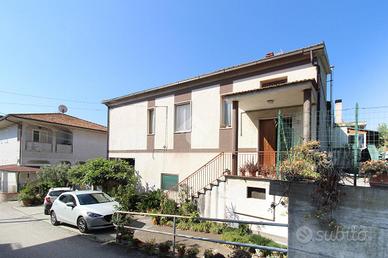 CASA SEMINDIPENDENTE A ROSETO DEGLI ABRUZZI