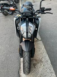 KTM Duke 790