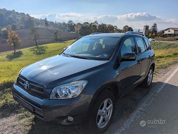 Toyota RAV4 2.2 diesel 4x4 da 136 CV,