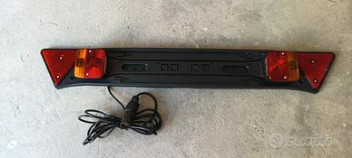 Barra portatarga ripetitrice con fanali