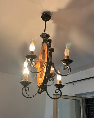 Lampadario in stile rustico legno e ferro