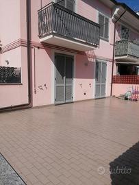 Bilocale con grande terrazzo + posto auto