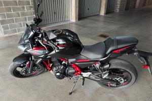 Kawasaki Z650 rosso/nero 50kW