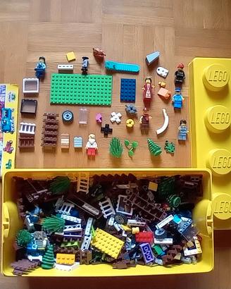 Scatola lego con centinaia pezzi