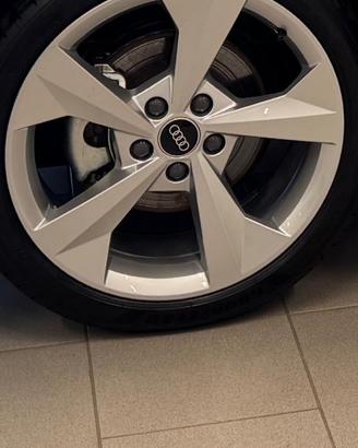 Set completo Cerchi in lega da 18  Audi