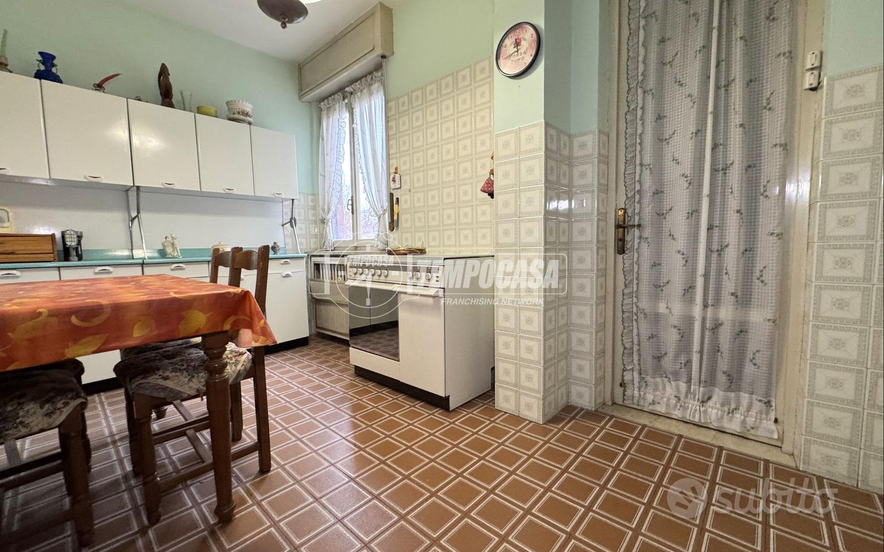 4 LOCALI CON BOX AUTO IN CENTRO COSSATO! - Vista 5
