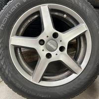 4 ruote con cerchi aftermarket per Ford Fiesta