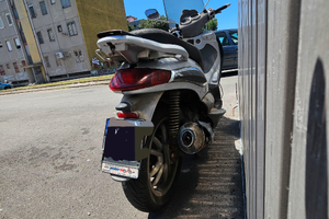 Beverly 200 con assicurazione fino a settembre