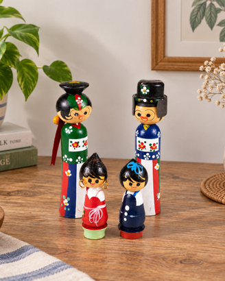 Famiglia Kokeshi coreane anni '60 4 bambole
