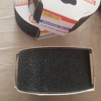 N. 3 rocchetti di nastro antisdrucciolo , nuovi .