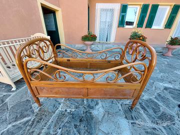 lettino in legno lavorato a mano anni 50