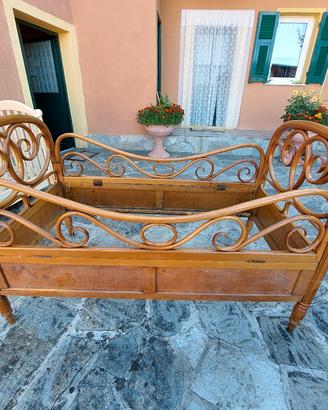lettino in legno lavorato a mano anni 50