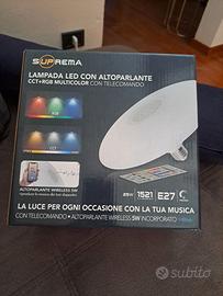 Lampada led con altoparlante mai usata