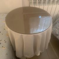 Mobile ovale con piatti rotondi fume