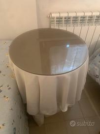 Mobile ovale con piatti rotondi fume