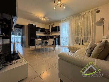 DUE LOCALI CON GARAGE E POSTO AUTO