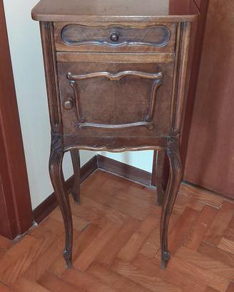Mobiletto antico.