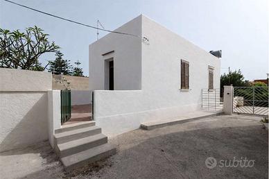 Casa indipendente a trecento metri dal mare