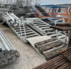 Scala in ferro verniciato H3100 DX e SX