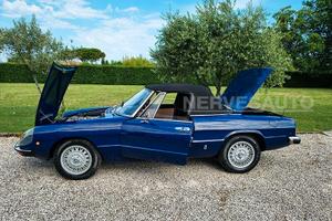 Alfa Romeo Duetto Spider 2000 Blu Interni Beige 19