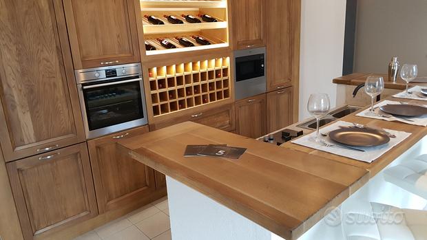 Lussuosa cucina in rovere massello - Nuova