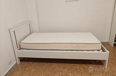 Letto singolo con materaso 